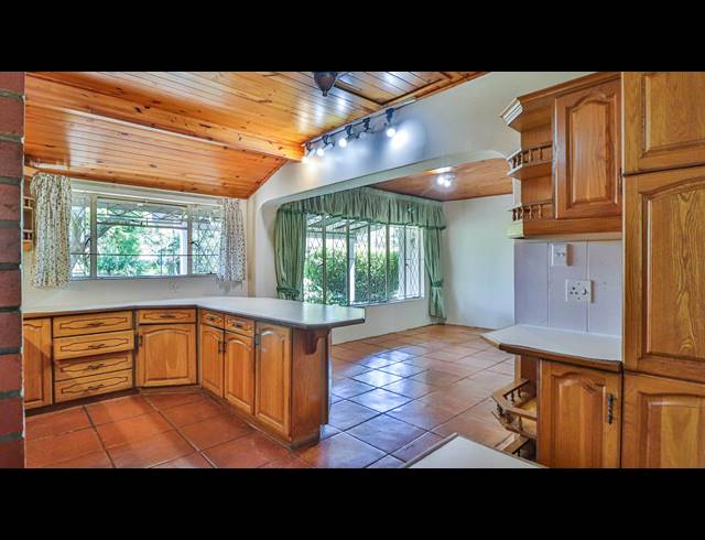 8 BEDROOM FREEHOLD FOR SALE IN CHASEDENE